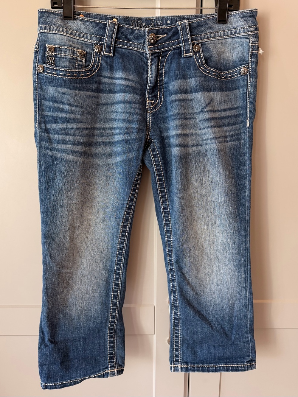 Miss Me Signature Capri Jeans Size 29 Y2K Horseshoe Angel Wing Western Style